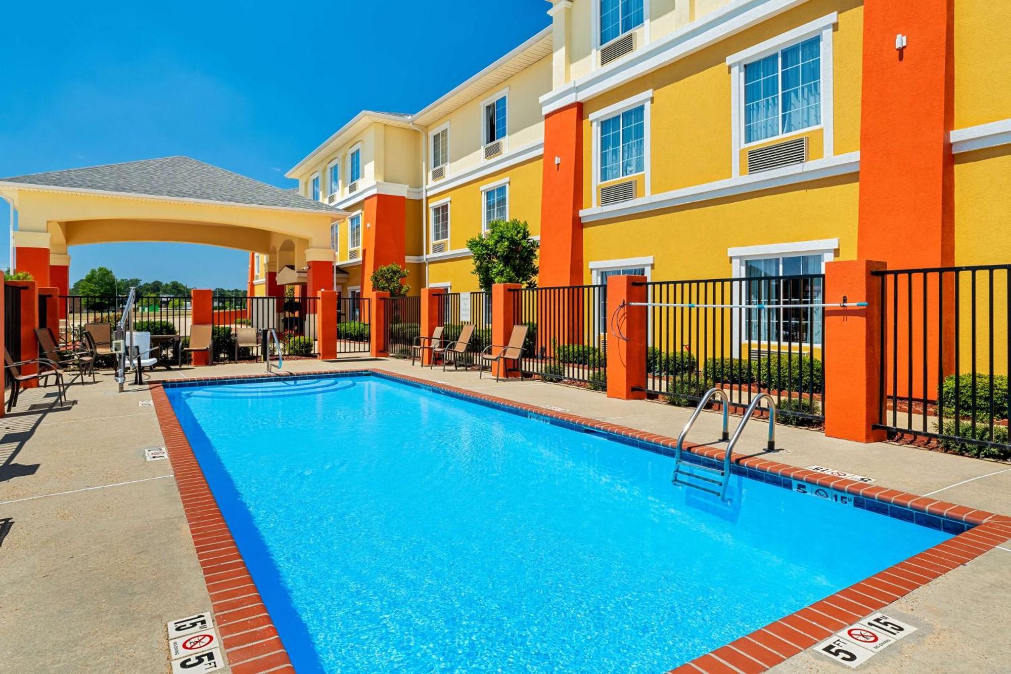 Best Western Plus - Magee Inn & Suites Exterior photo